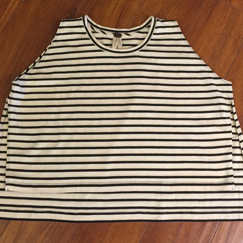 SOLD: 🌼FREE People Tank-Shirt🌼